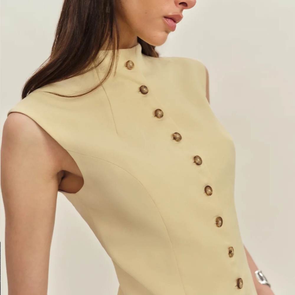 Reformation Lottie Vest Blonde - Picture 4 of 6